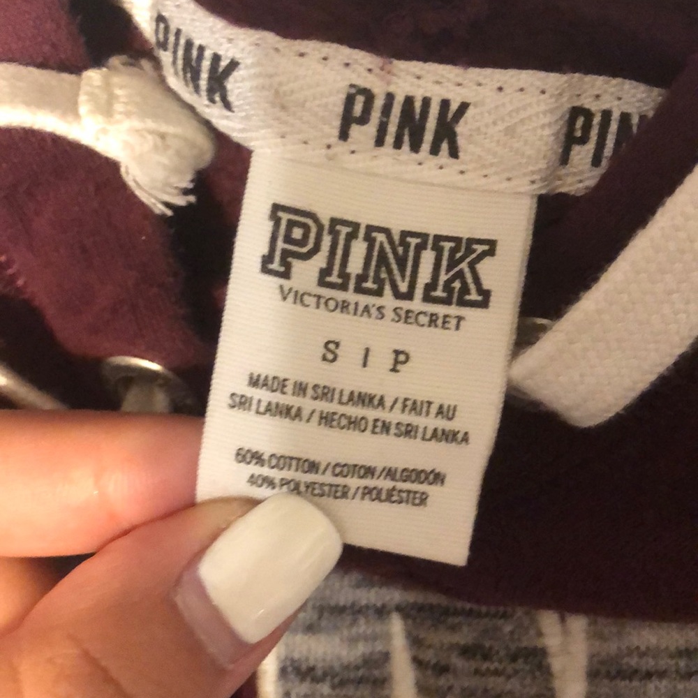 Red pullover jacket - Picture 2 of 3